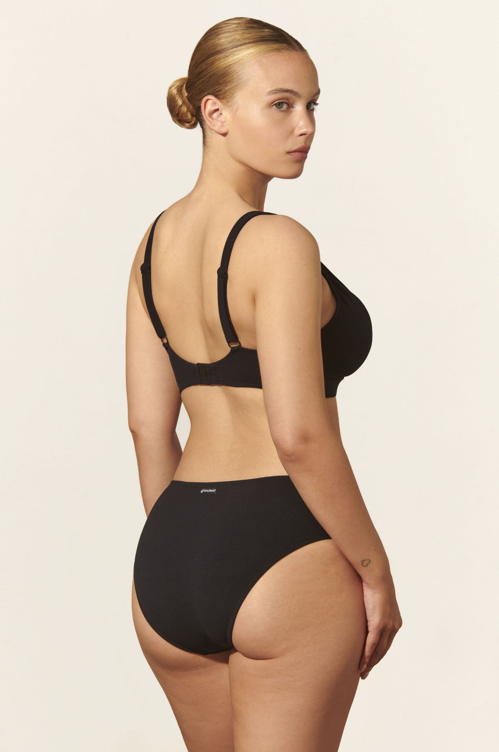 BAÑADOR TRIANGULAR DAPHNE - 48/105, LISO MAQUILLAJE BIKINI REDUCTOR TRIANGULAR DAPHNE COPA D - Imagen 2