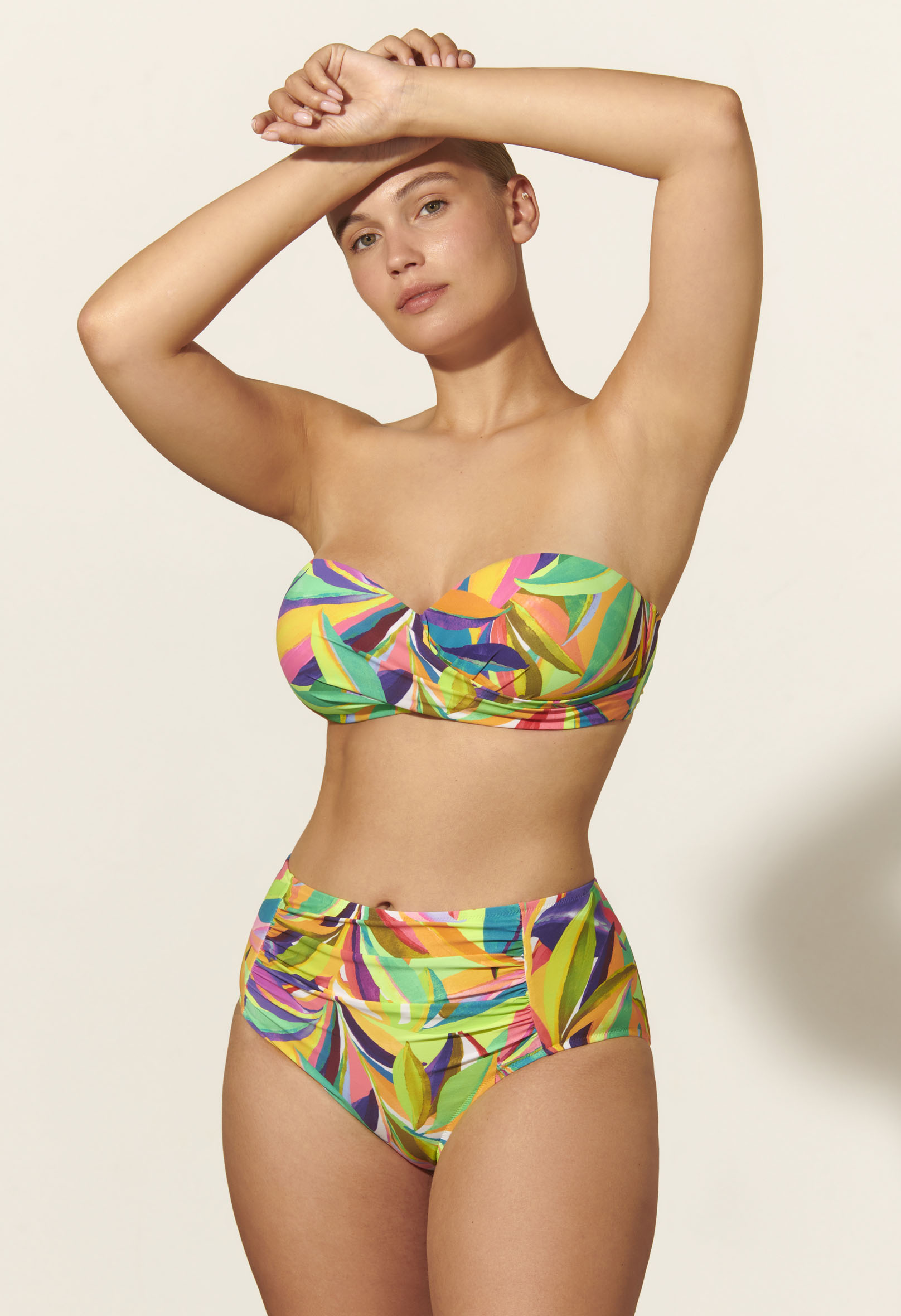 BAÑADOR ESCOTE PICO INAIA BIKINI REDUCTOR BANDEAU INAIA COPA D